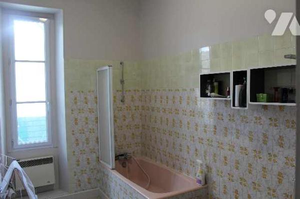 Maison de  ville, ancien hôtel.