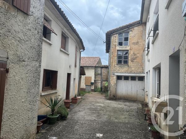Maison à vendre  11 pièces - 200 m 2   LEZAY  - 79