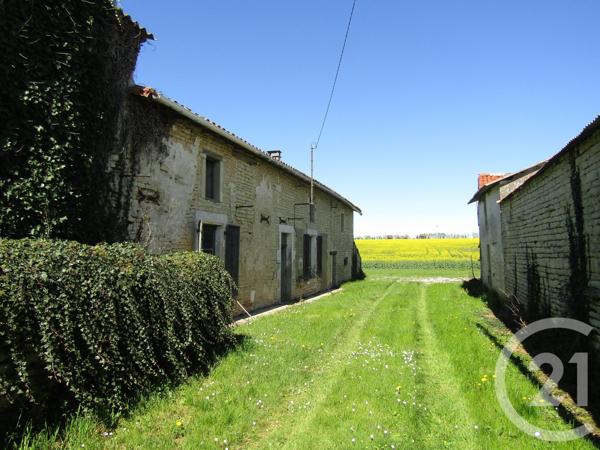 Maison à vendre  11 pièces - 200 m 2   LEZAY  - 79