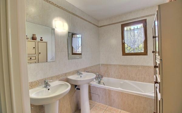 Maison à vendre    3 pièces • 89,33 m2 Vaulx-en-Velin