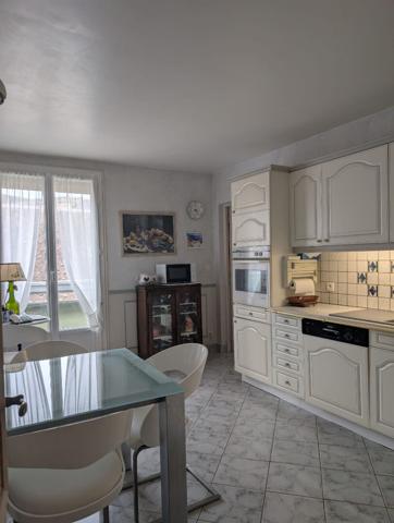 Appartement T6 de 131 m² avec balcon et double box Hyper-centre de Chartres