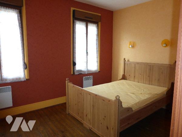 A 15 kms de VOUZIERS, Maison de 5 pièces principales avec garage et terrain de 631 m².