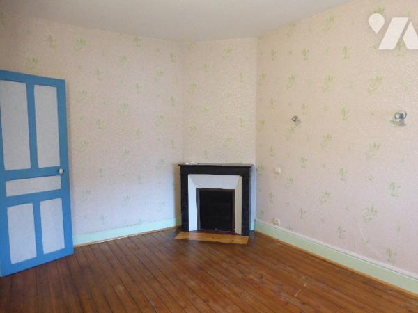 A 15 kms de VOUZIERS, Maison de 5 pièces principales avec garage et terrain de 631 m².