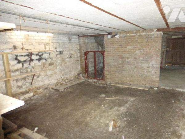 A 15 kms de VOUZIERS, Maison de 5 pièces principales avec garage et terrain de 631 m².