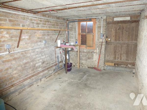 A 15 kms de VOUZIERS, Maison de 5 pièces principales avec garage et terrain de 631 m².