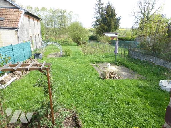 A 15 kms de VOUZIERS, Maison de 5 pièces principales avec garage et terrain de 631 m².