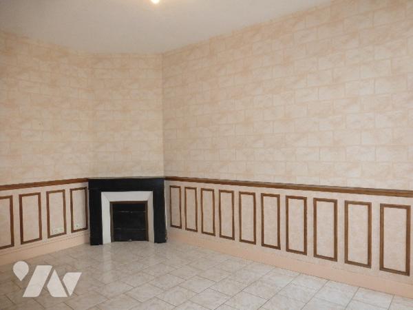 A 15 kms de VOUZIERS, Maison de 5 pièces principales avec garage et terrain de 631 m².