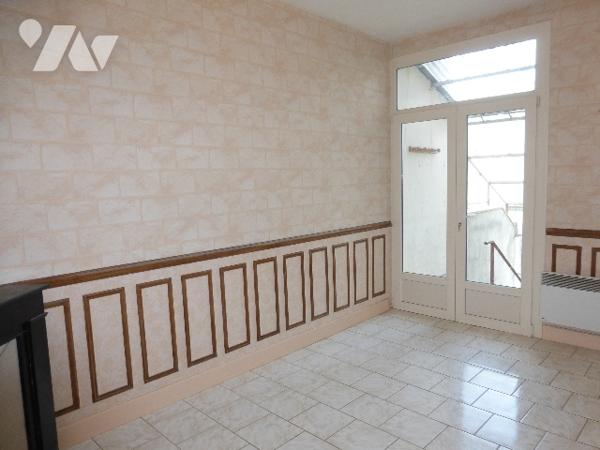 A 15 kms de VOUZIERS, Maison de 5 pièces principales avec garage et terrain de 631 m².