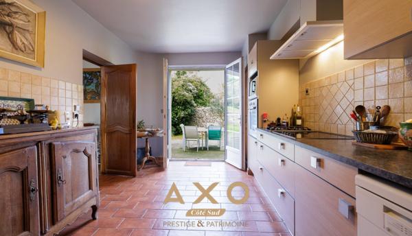 NÎMES – MAISON DE CARACTÈRE – 7 PIÈCES – 240 M² – MAZET – PISCINE – TERRAIN 2 600 M² – 795 000 €