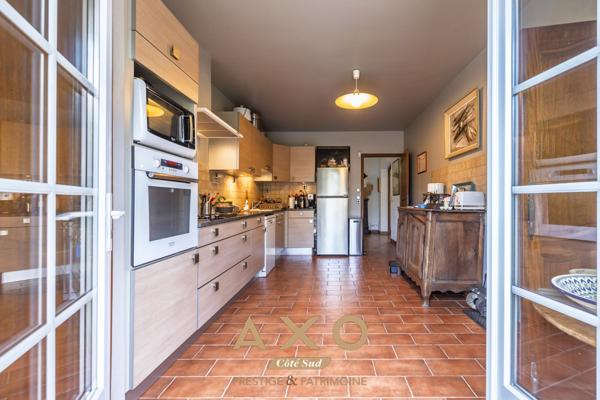 NÎMES – MAISON DE CARACTÈRE – 7 PIÈCES – 240 M² – MAZET – PISCINE – TERRAIN 2 600 M² – 795 000 €