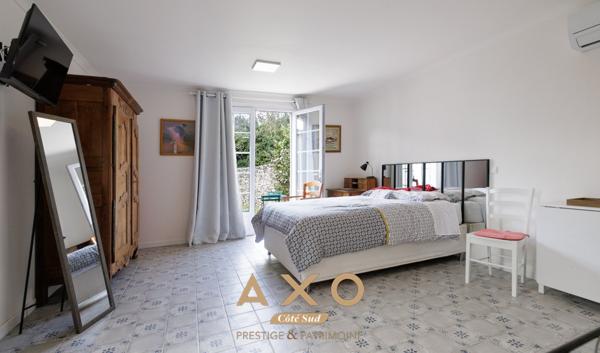 NÎMES – MAISON DE CARACTÈRE – 7 PIÈCES – 240 M² – MAZET – PISCINE – TERRAIN 2 600 M² – 795 000 €
