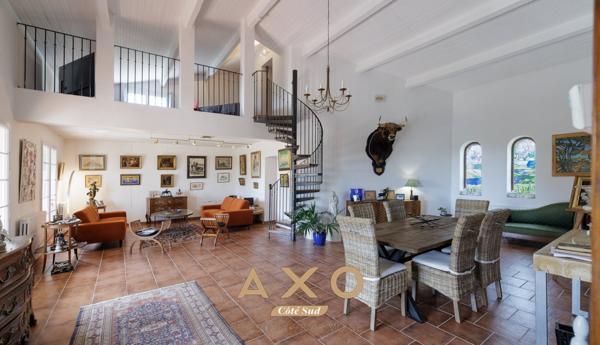NÎMES – MAISON DE CARACTÈRE – 7 PIÈCES – 240 M² – MAZET – PISCINE – TERRAIN 2 600 M² – 795 000 €
