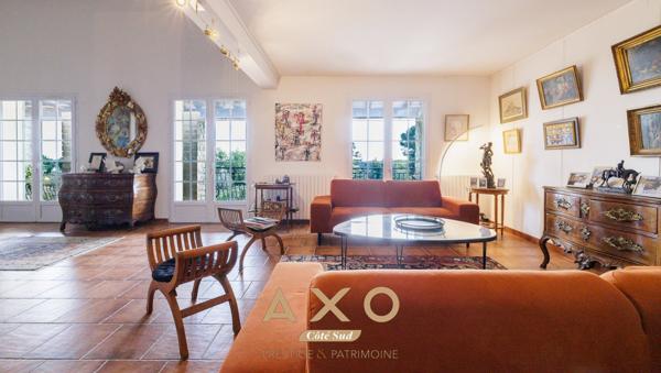 NÎMES – MAISON DE CARACTÈRE – 7 PIÈCES – 240 M² – MAZET – PISCINE – TERRAIN 2 600 M² – 795 000 €