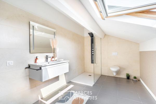 Maison rénovée avec beaux volumes