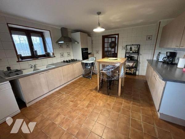 A VENDRE PROPRIETE FERME CHEVAUX EQUESTRE

Propriété / Ferme comprenant : 
- sous-sol : cave...
