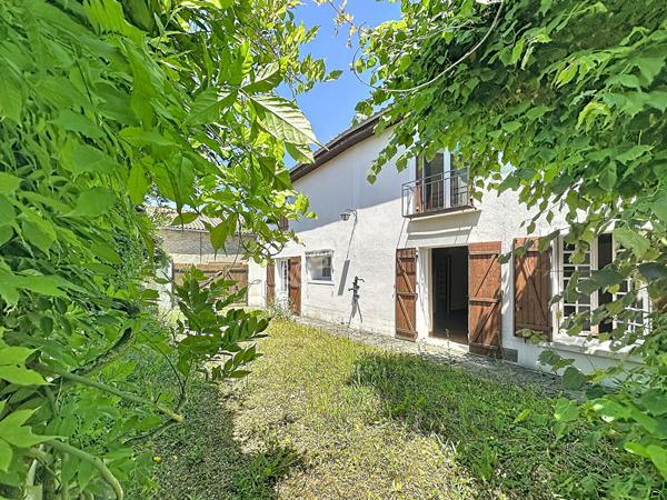 Maison ancienne à rénover avec charme et beaux volumes à Poitiers quartier Bugellerie