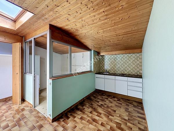 Maison ancienne à rénover avec charme et beaux volumes à Poitiers quartier Bugellerie