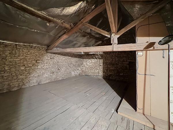 Maison ancienne à rénover avec charme et beaux volumes à Poitiers quartier Bugellerie