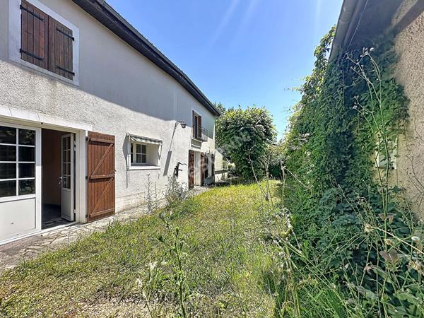 Maison ancienne à rénover avec charme et beaux volumes à Poitiers quartier Bugellerie