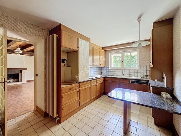 Maison ancienne à rénover avec charme et beaux volumes à Poitiers quartier Bugellerie