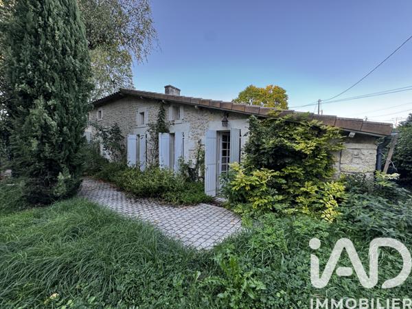 Maison à vendre 10 pièces 205 m² Saint-Bonnet-sur-Gironde