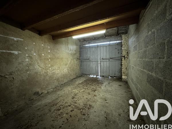 Maison à vendre 10 pièces 205 m² Saint-Bonnet-sur-Gironde