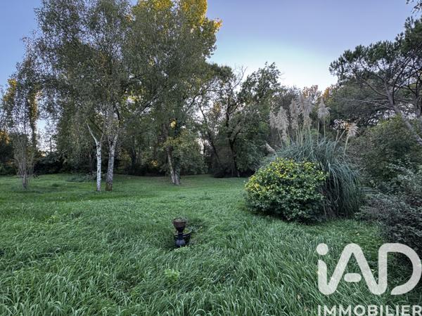 Maison à vendre 10 pièces 205 m² Saint-Bonnet-sur-Gironde