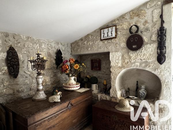 Maison à vendre 10 pièces 205 m² Saint-Bonnet-sur-Gironde