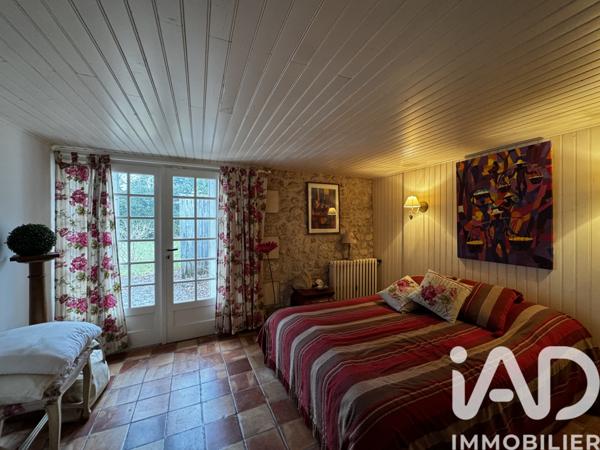 Maison à vendre 10 pièces 205 m² Saint-Bonnet-sur-Gironde