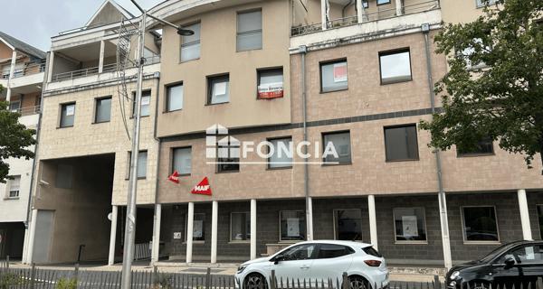 Location Local commercial 5 pièces 136 m² - Laon 02000