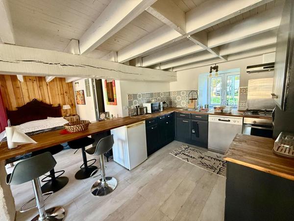 Ensemble immobilier rénové avec prestations de qualité - Cadre naturel et potentiel professionnel