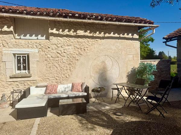Ensemble immobilier rénové avec prestations de qualité - Cadre naturel et potentiel professionnel