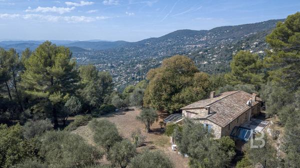 Bergerie du 18ème siècle à Grasse avec vue panoramique