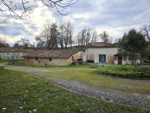 Sud-Est de Barbezieux maison familiale alliant charme de l’ancien et esprit contemporain