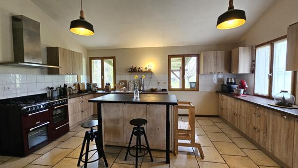 Sud-Est de Barbezieux maison familiale alliant charme de l’ancien et esprit contemporain