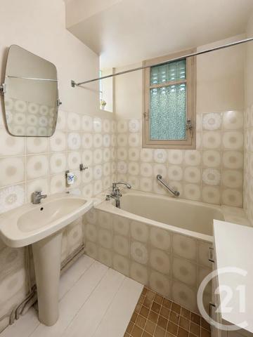 Maison à vendre  5 pièces - 107,64 m 2   YZEURE  - 03