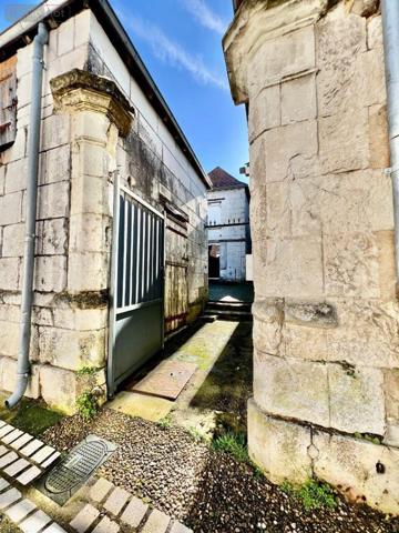 Maison de ville à vendre à Écueillé dans l'Indre (36240), ref : 016/447