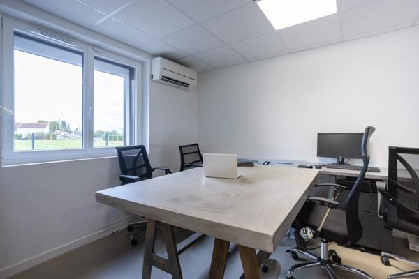 Local/bureau à vendre PARAY LE MONIAL (71) 230 m2 environ avec 8 bureaux