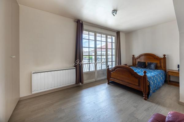 Appartement à vendre 3 pièces + combles + dépendance CHELLES (77)