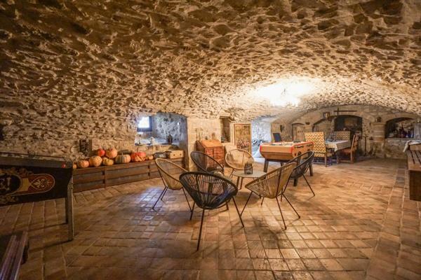 Maison à vendre    6 pièces •  Moulins