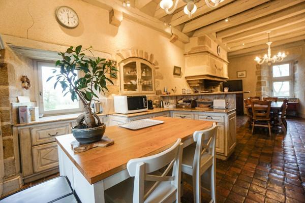 Maison à vendre    6 pièces •  Moulins