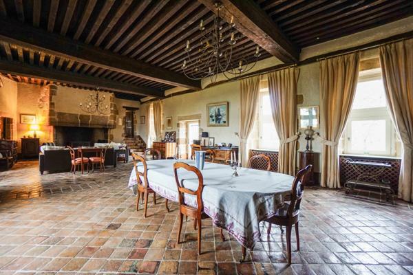 Maison à vendre    6 pièces •  Moulins