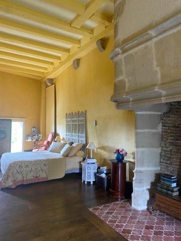 Maison à vendre    6 pièces •  Moulins