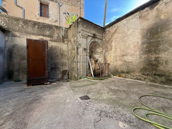 Lodève (34700) EN EXCLUSIVITE Fonds de commerce Boucherie – Emplacement Premium à Lodève