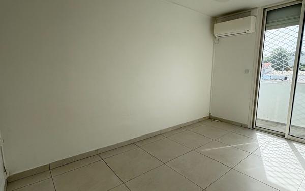 Appartement à vendre    4 pièces • 54,59 m2 Les Abymes