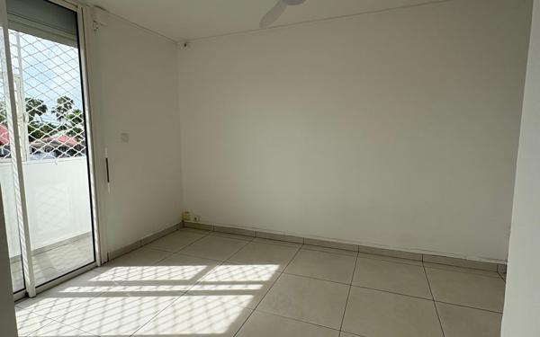 Appartement à vendre    4 pièces • 54,59 m2 Les Abymes