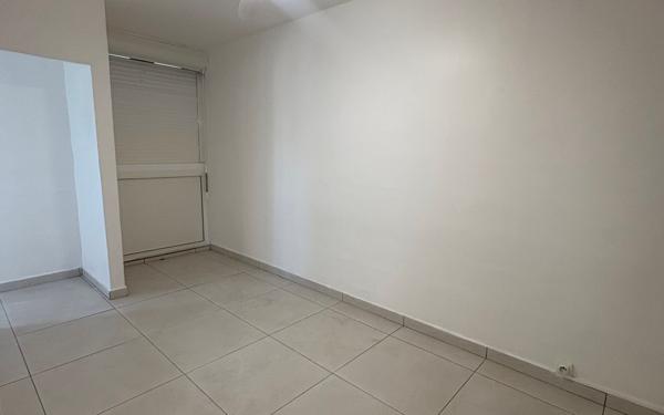 Appartement à vendre    4 pièces • 54,59 m2 Les Abymes