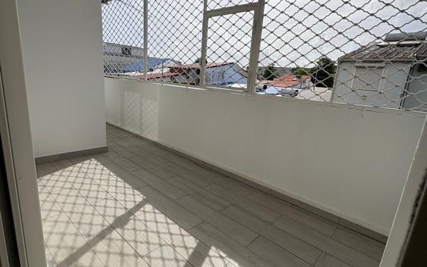Appartement à vendre    4 pièces • 54,59 m2 Les Abymes