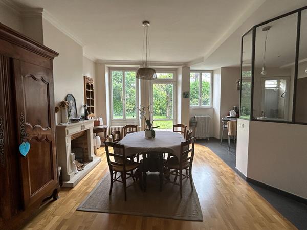 Maison - 9 pièces - 208 m²