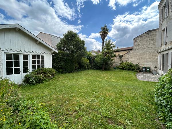 Maison - 9 pièces - 208 m²